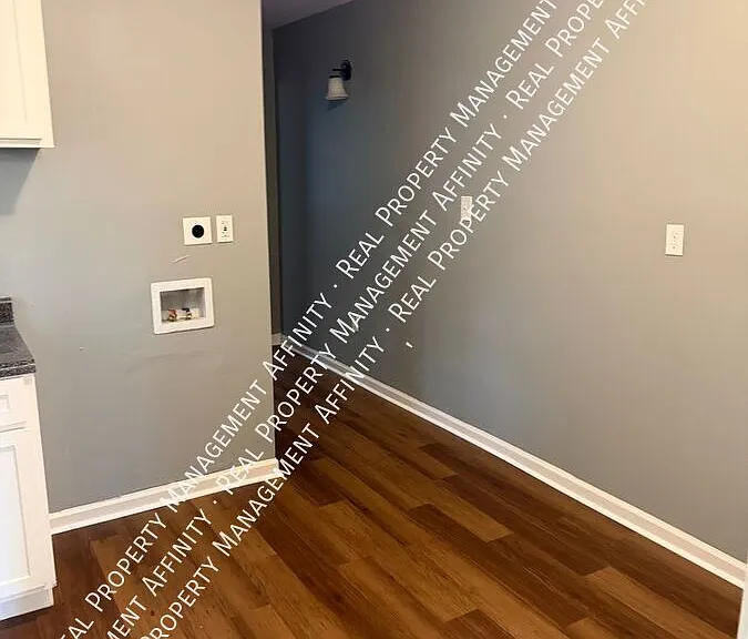 1753 Bismark St #B — Photo 7