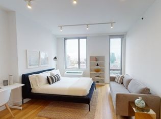 325 Kent Ave PENTHOUSE 1H, Brooklyn, NY 11249