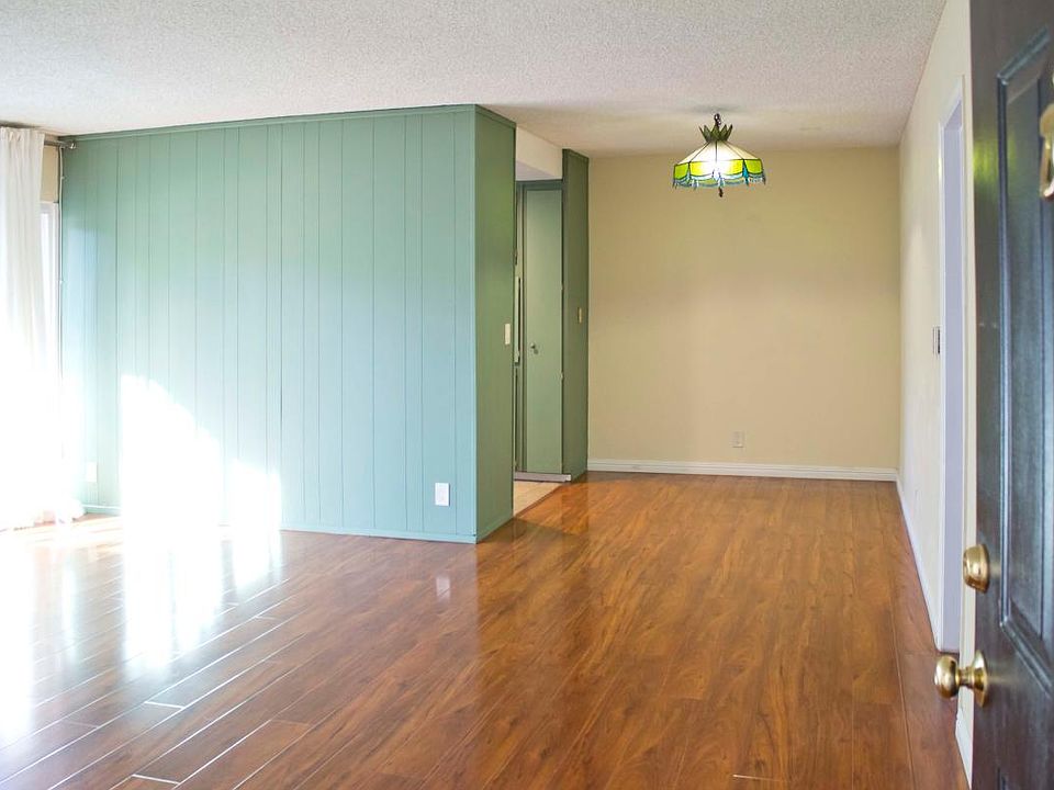1st image of 210 S Mentor Ave APT 4