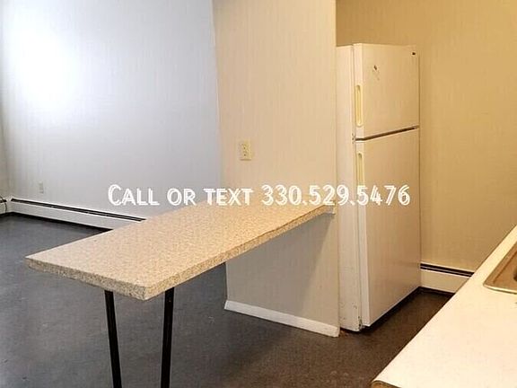 3rd image of 409 Sherman St APT 2