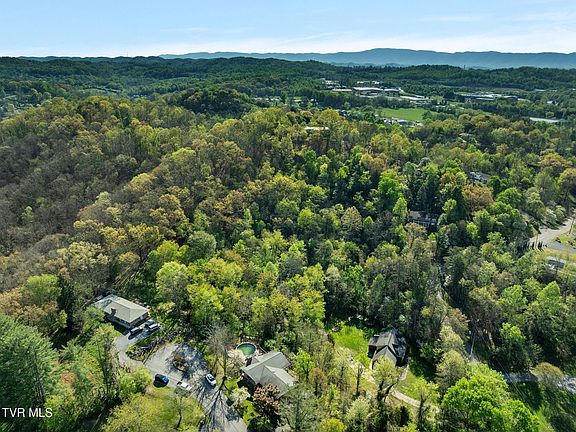 4th image of Hidden Valley Rd