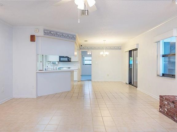 5th image of 8001 Lago Vista Dr
