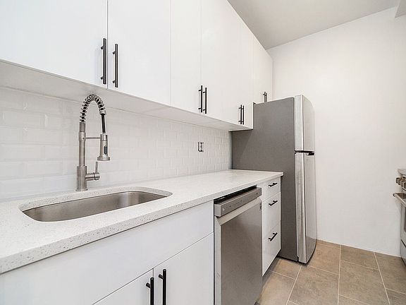 5th image of 257 Water St #3F