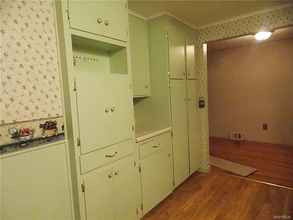 5th image of 386 Roncroff Dr