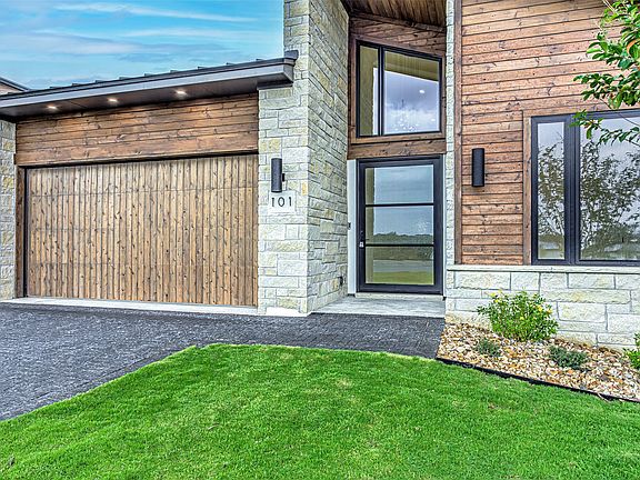 3rd image of 101 Manciano Dr