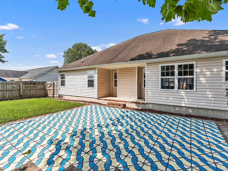 403 Arabian Ln — Photo 38