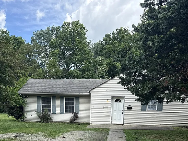 748 Stambaugh Ave — Photo 1