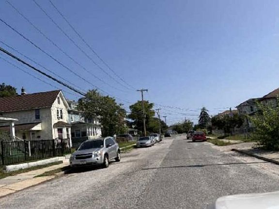 Exterior Neighborhood (street photo)