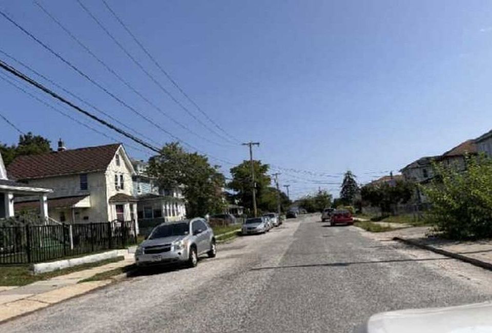 Exterior Neighborhood (street photo)