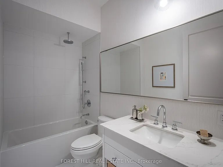 2010 Bathurst St #1A — Photo 8