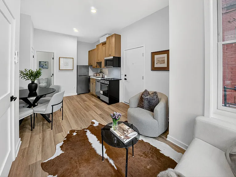 709 Massachusetts Ave NE — Photo 4