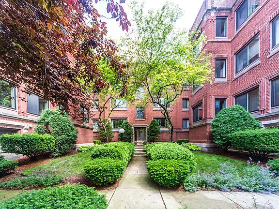 3rd image of 910 W Sunnyside Ave APT 2D