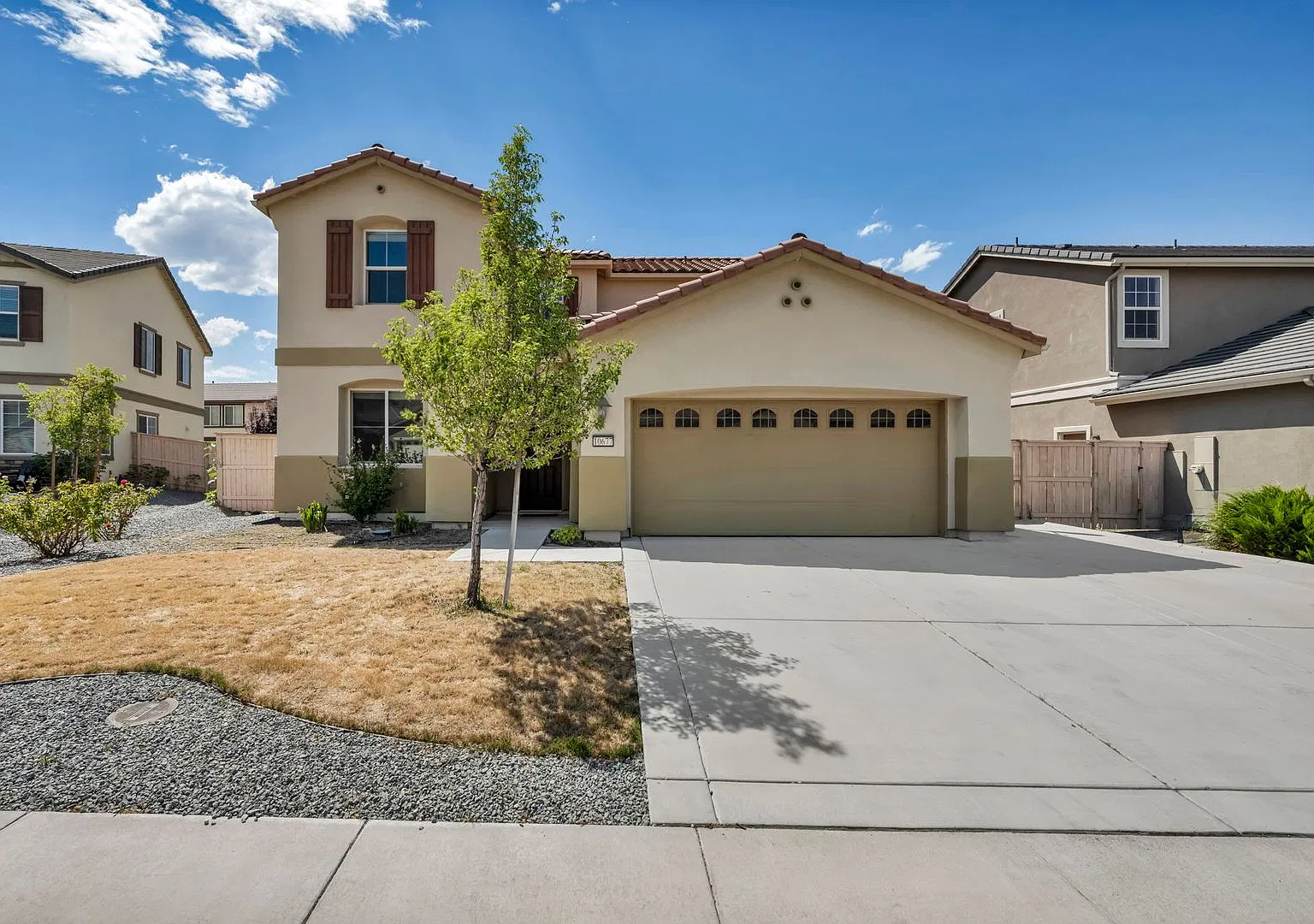 Damonte Ranch Beauty Fully Furnished, All Utilities Included, 3-Car Garage! — Photo 1