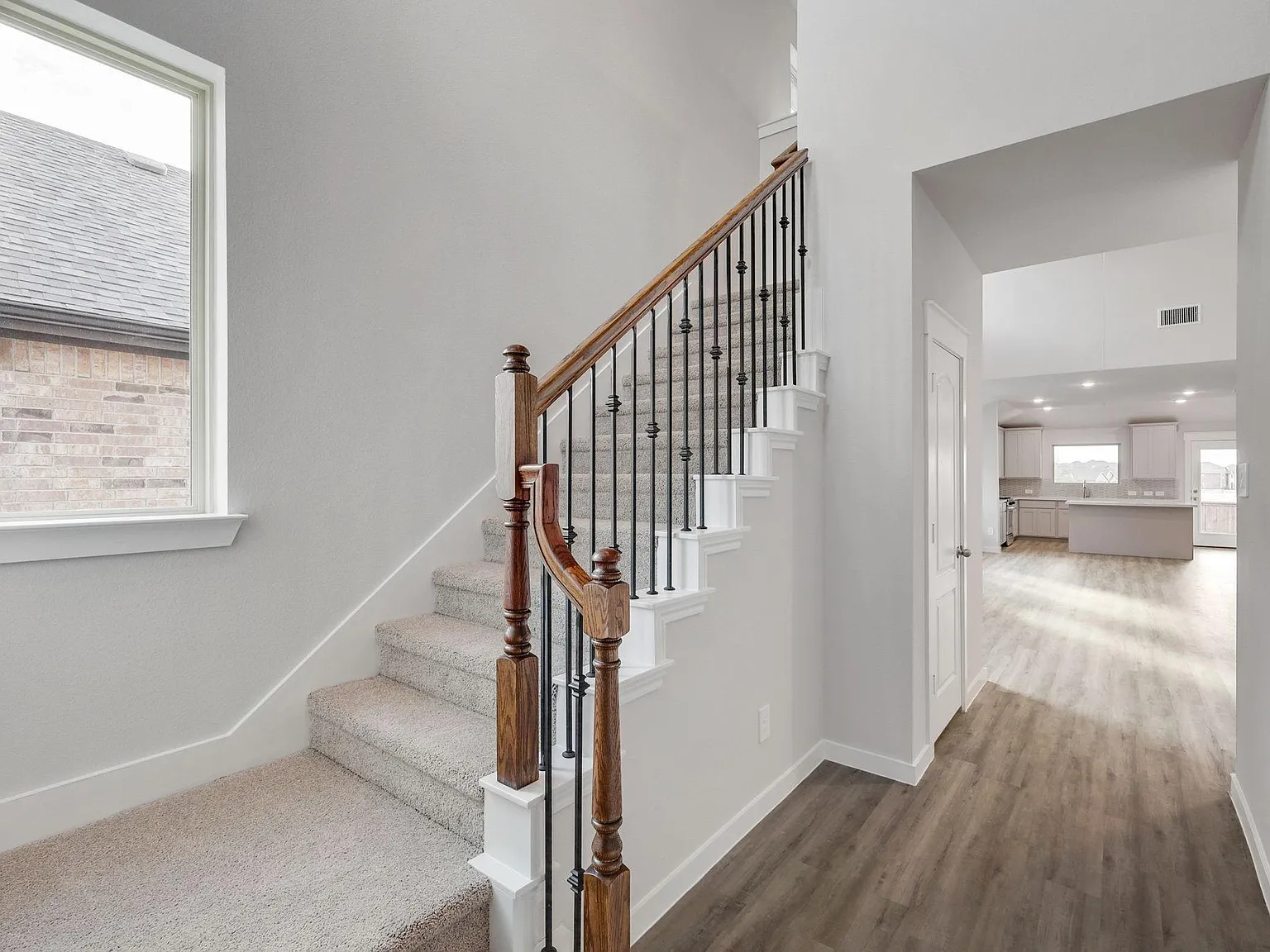 4 bed, 2139 sqft, $2,950 — Photo 2