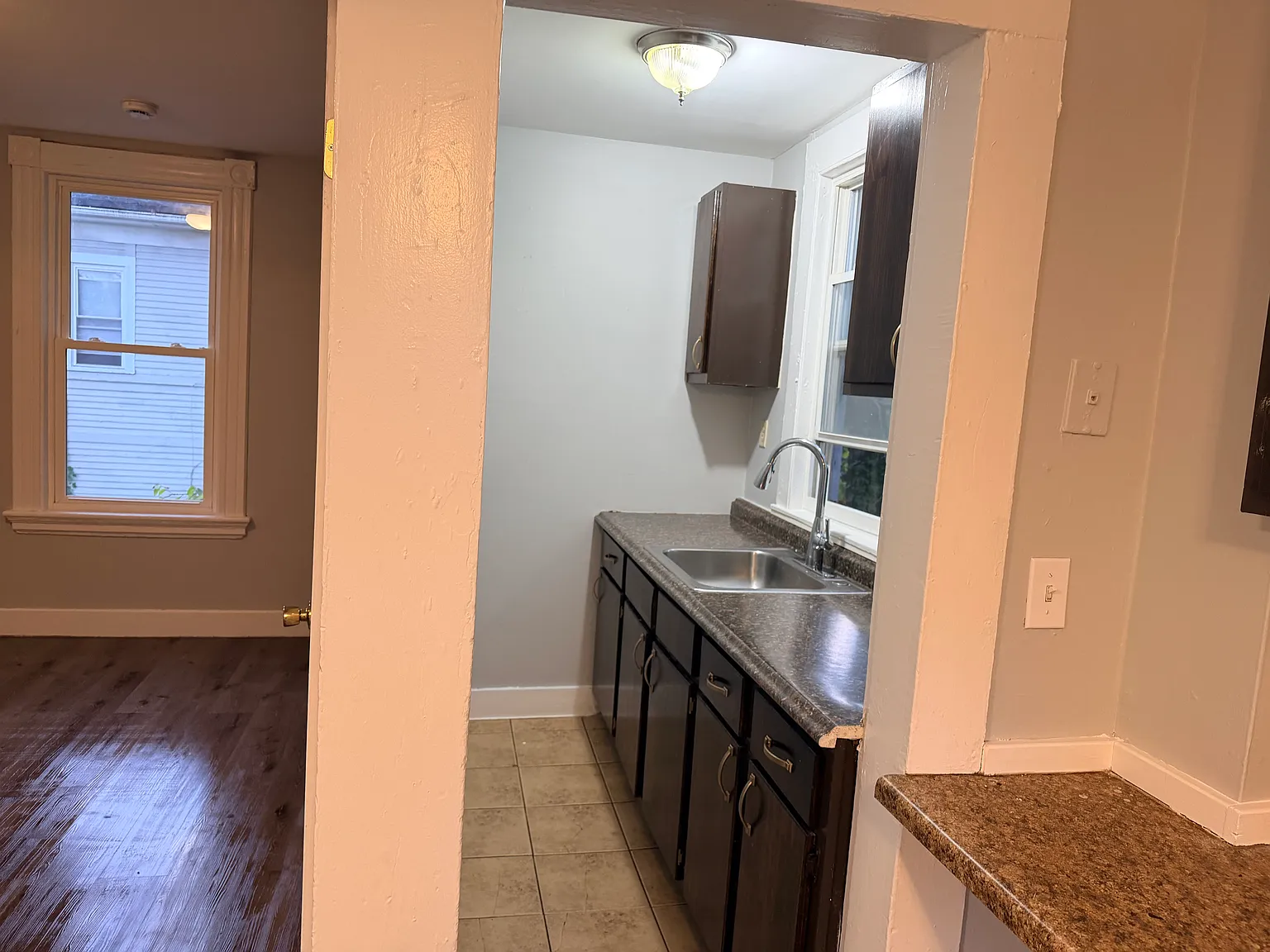 48 Elliott St — Photo 3