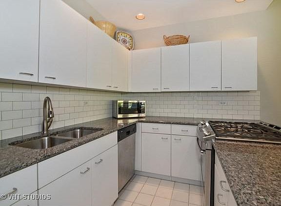 4th image of 1760 W Wrightwood Ave APT 101