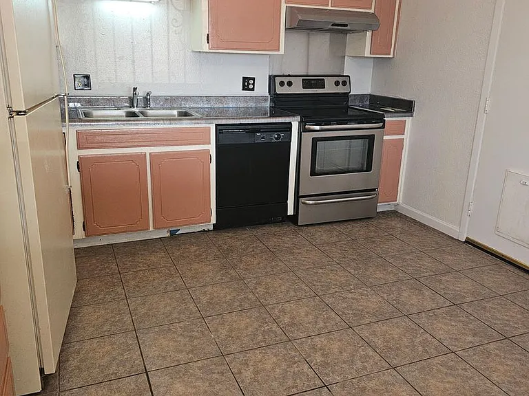 4933 Marconi Dr — Photo 4