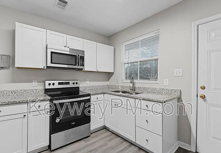 1120 Dodge Ln #10 — Photo 4