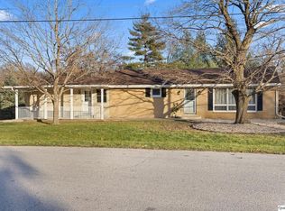 912 McKee Dr, Quincy, IL 62305
