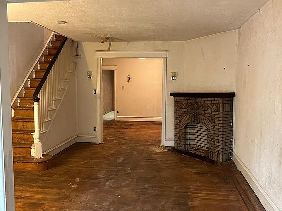 3rd image of 260 W Godfrey Ave