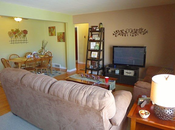 4th image of 10529 S Artesian Ave APT 2S