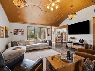 1015 Rose Cir, College Station, TX 77840