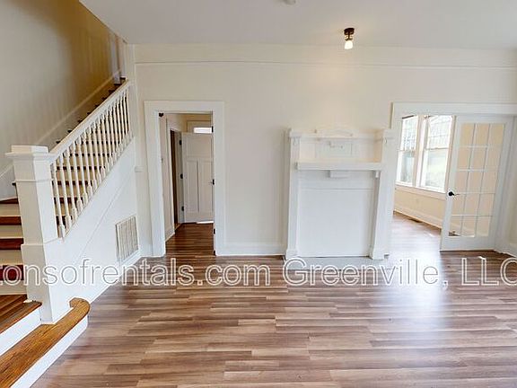 3rd image of 326 S Spring St