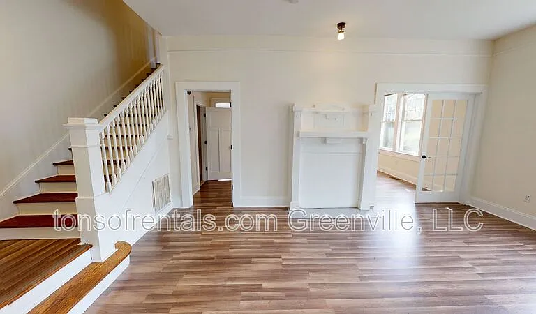 326 S Spring St — Photo 3