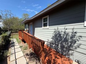 1009 Alex St, Lockhart, TX