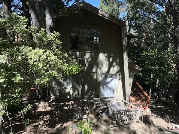23865 Lakeview Dr, Crestline, CA 92325