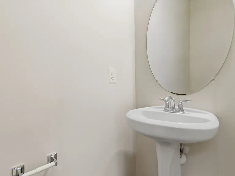 1672 Stonewater Dr — Photo 23