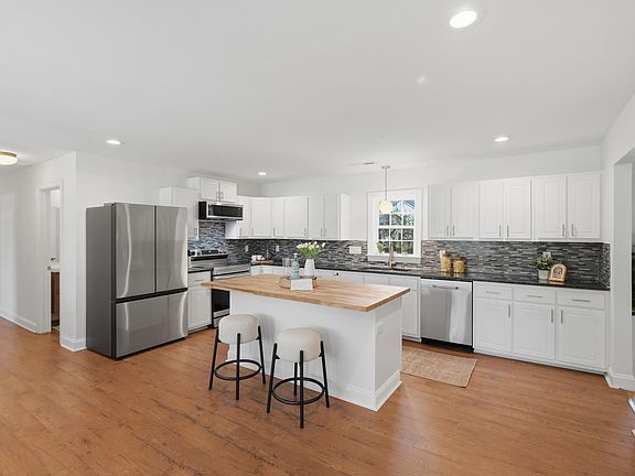 4th image of 2301 Milburnie Rd