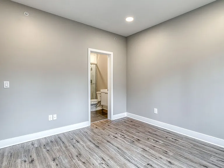 Brand New Luxury Apartments — Photo 14