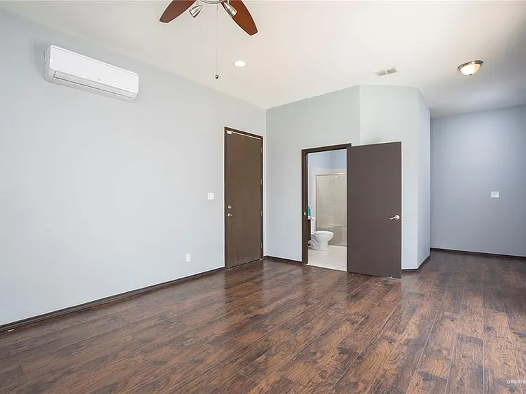 2037 S 45th St — Photo 22