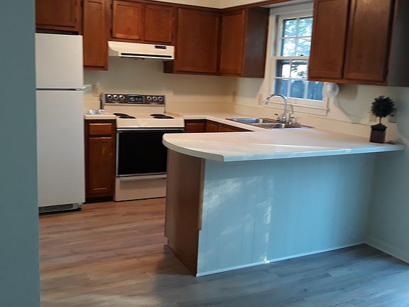 3rd image of 5017 Reese Dr N