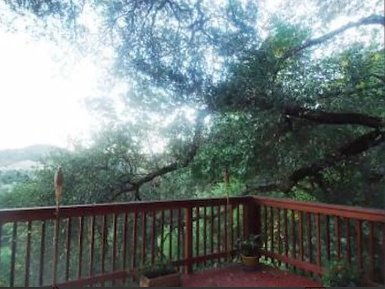Mid floor deck