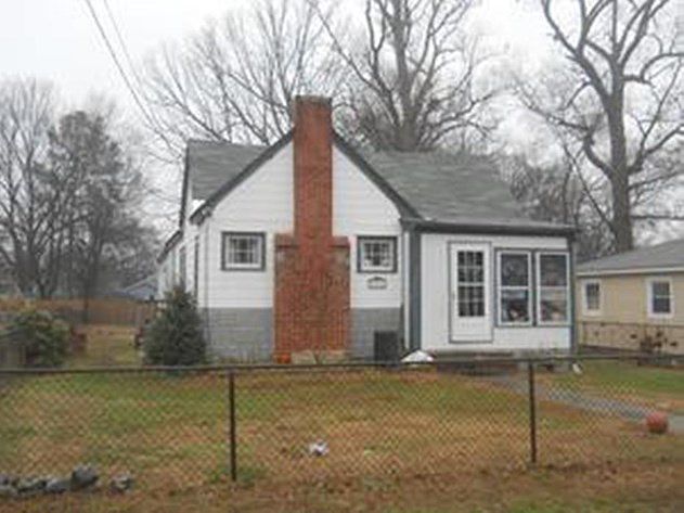 2nd image of 2216 Kent St