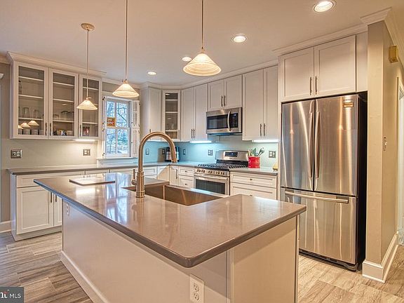 Completely renovated Kitchen -- New appliances