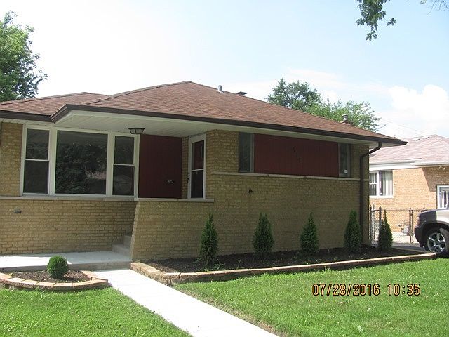1st image of 917 E 161st Pl