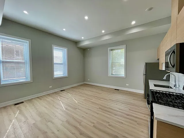 2158 W 18th St #1 — Photo 10