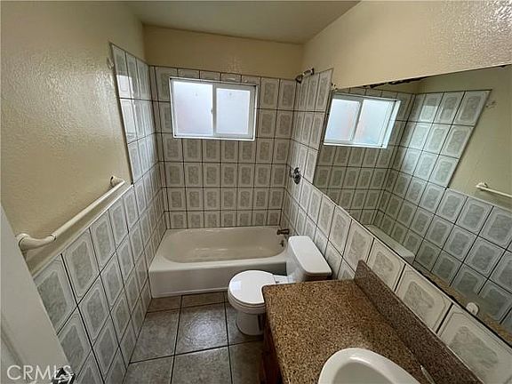 4th image of 1340 W 109th St #1/2
