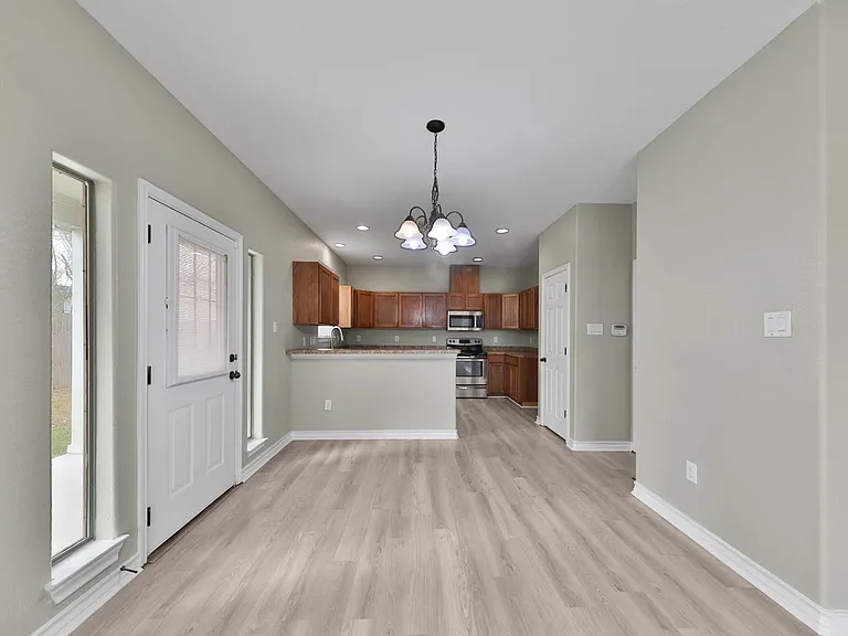 102 Cornell Ave — Photo 10
