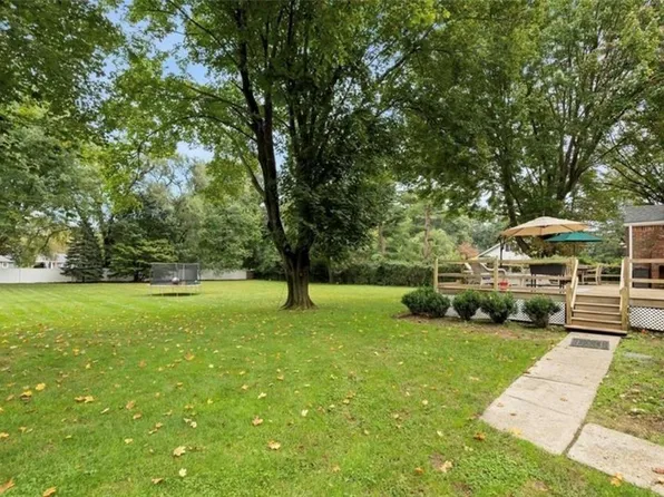 240 Plainview Rd, Woodbury, NY 11797