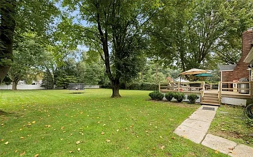 240 Plainview Rd Photo 1