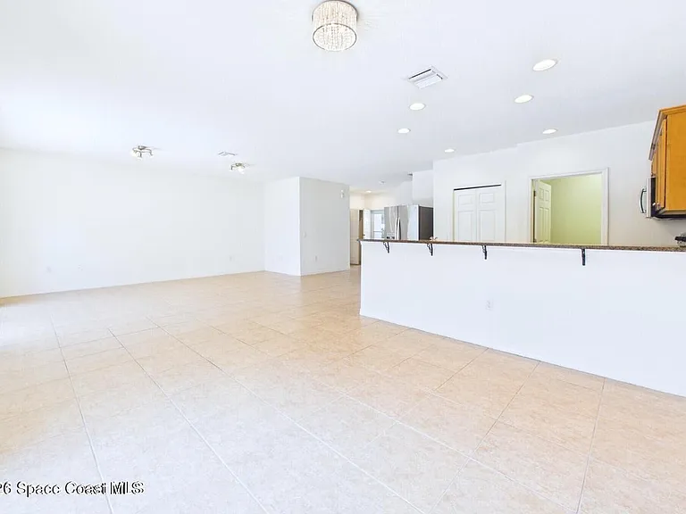 131 Majestic Bay Ave — Photo 4