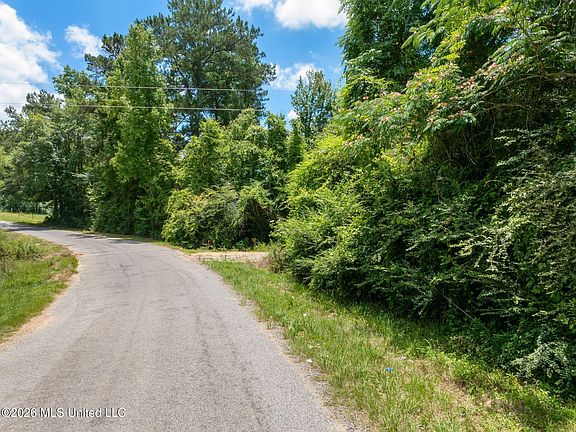 3rd image of Ridgeland Rd