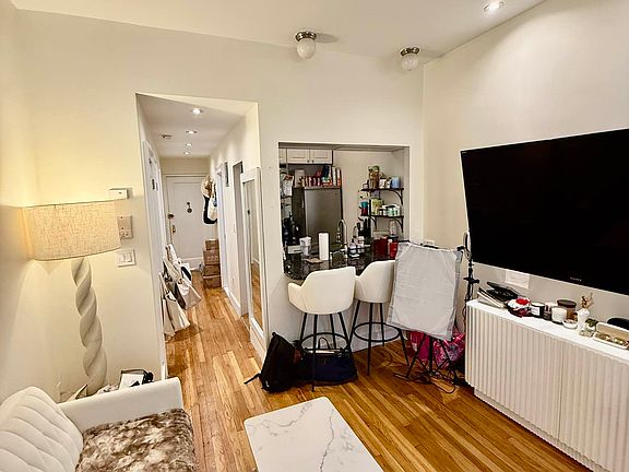 4th image of 104 Perry St APT 2C