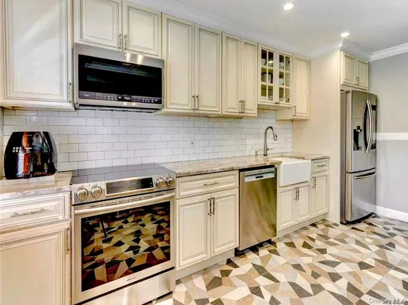 15 Manors Drive, Jericho, NY 11753
