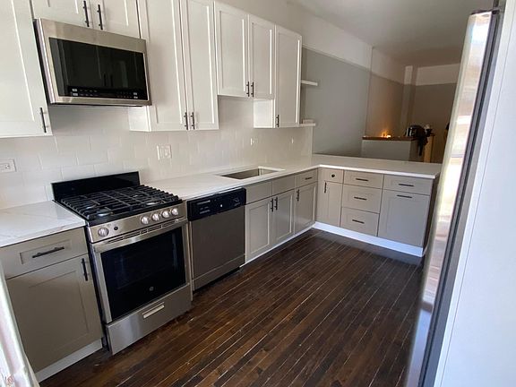 BRAND NEW OPEN KITCHEN WITH OVERHAND COUNTERTOP FOR BAR STOOLS