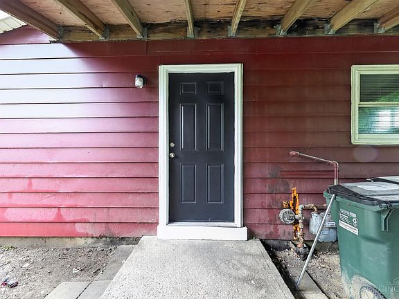 4th image of 2655 Niagara St